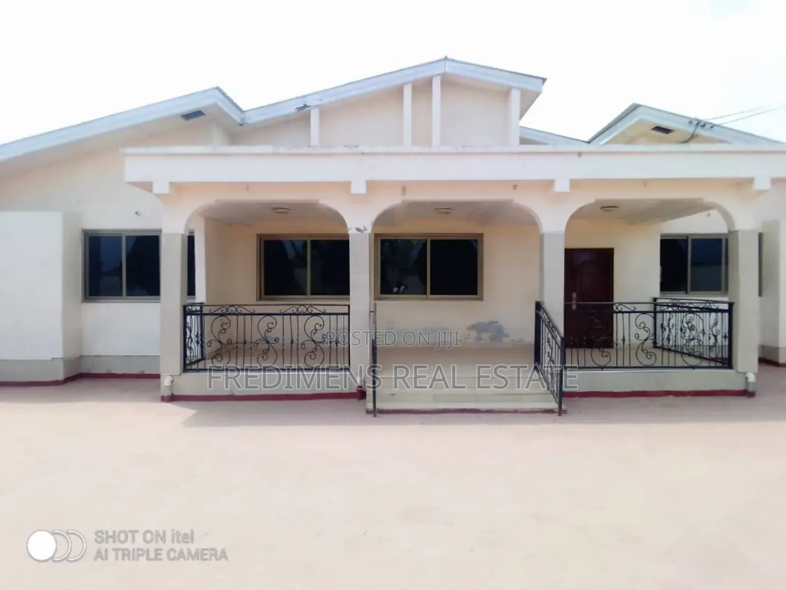 5bdrm House in Fredimens Real, Kumasi Metropolitan for sale in Kumasi Metropolitan