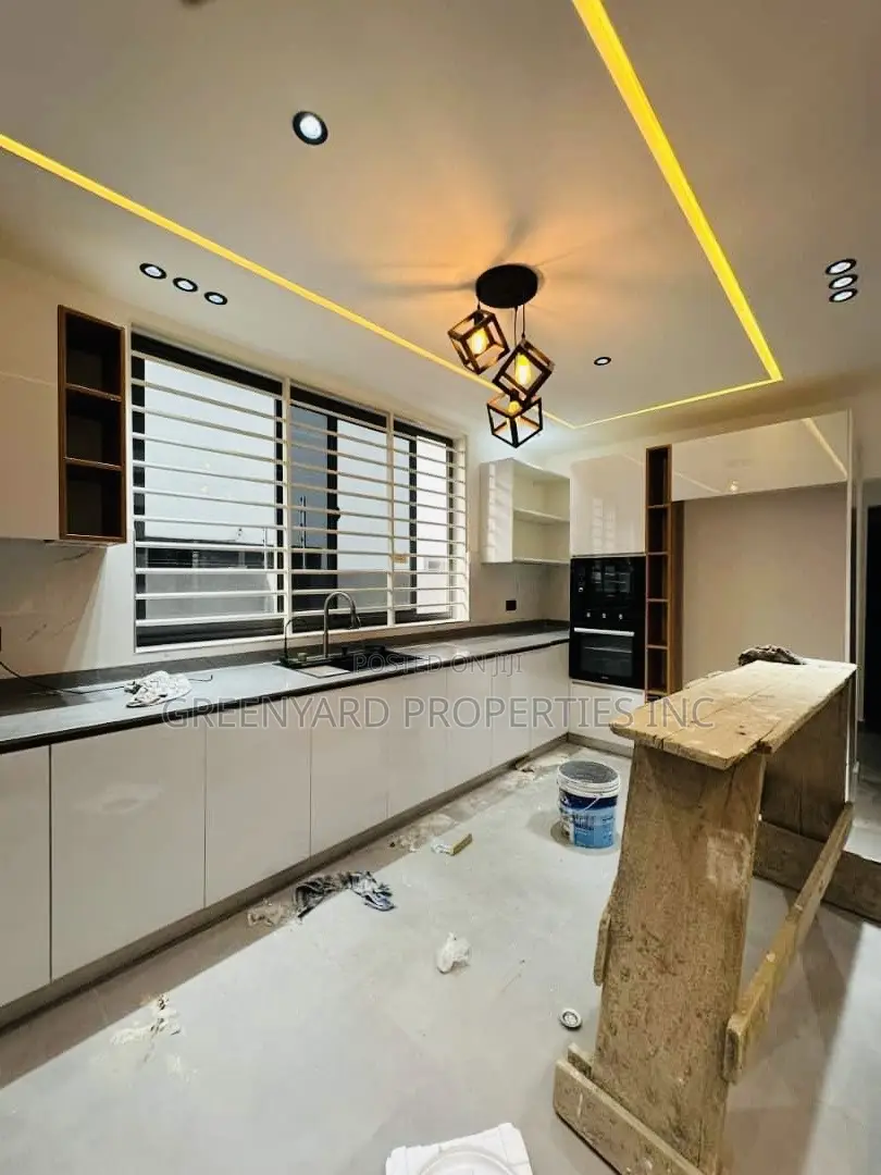 4bdrm Duplex in Lakeside, Ashaley Botwe for rent in Ashaley Botwe
