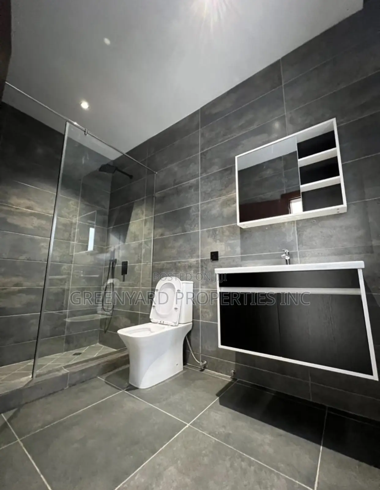 3bdrm Duplex in School Junction, Ashaley Botwe for rent in Ashaley Botwe