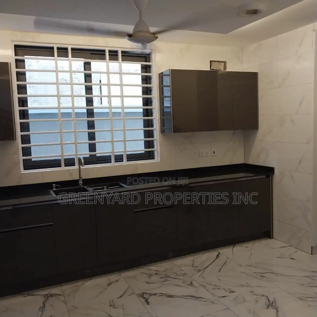 4bdrm Duplex in Ashongman, Ashomang Estate for sale in Ashomang Estate