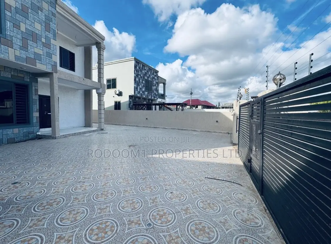 4bdrm House in Lakeside for sale in Lake Side Estate