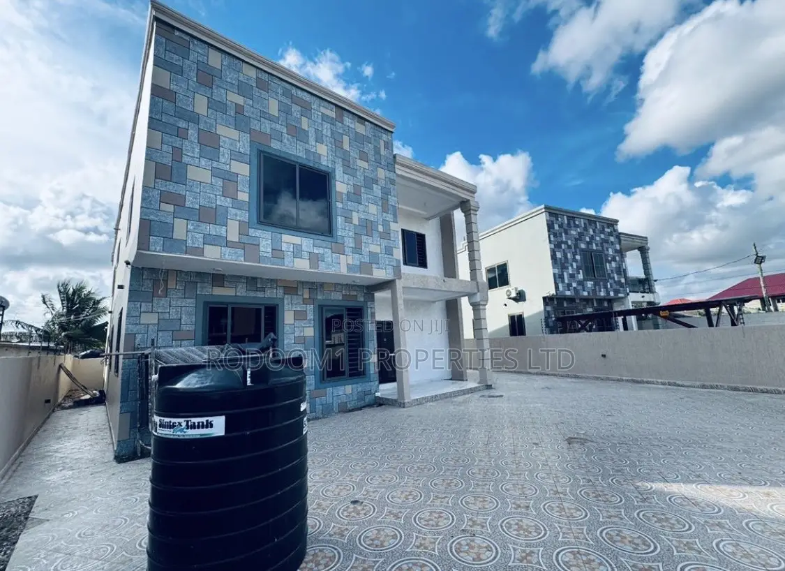 4bdrm House in Lakeside for sale in Lake Side Estate