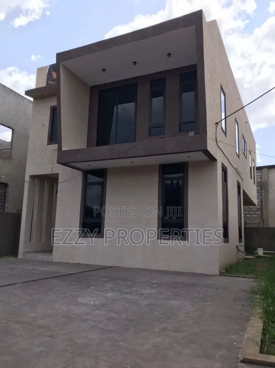 3bdrm Duplex in East Legon Hills for sale in Ga East Municipal