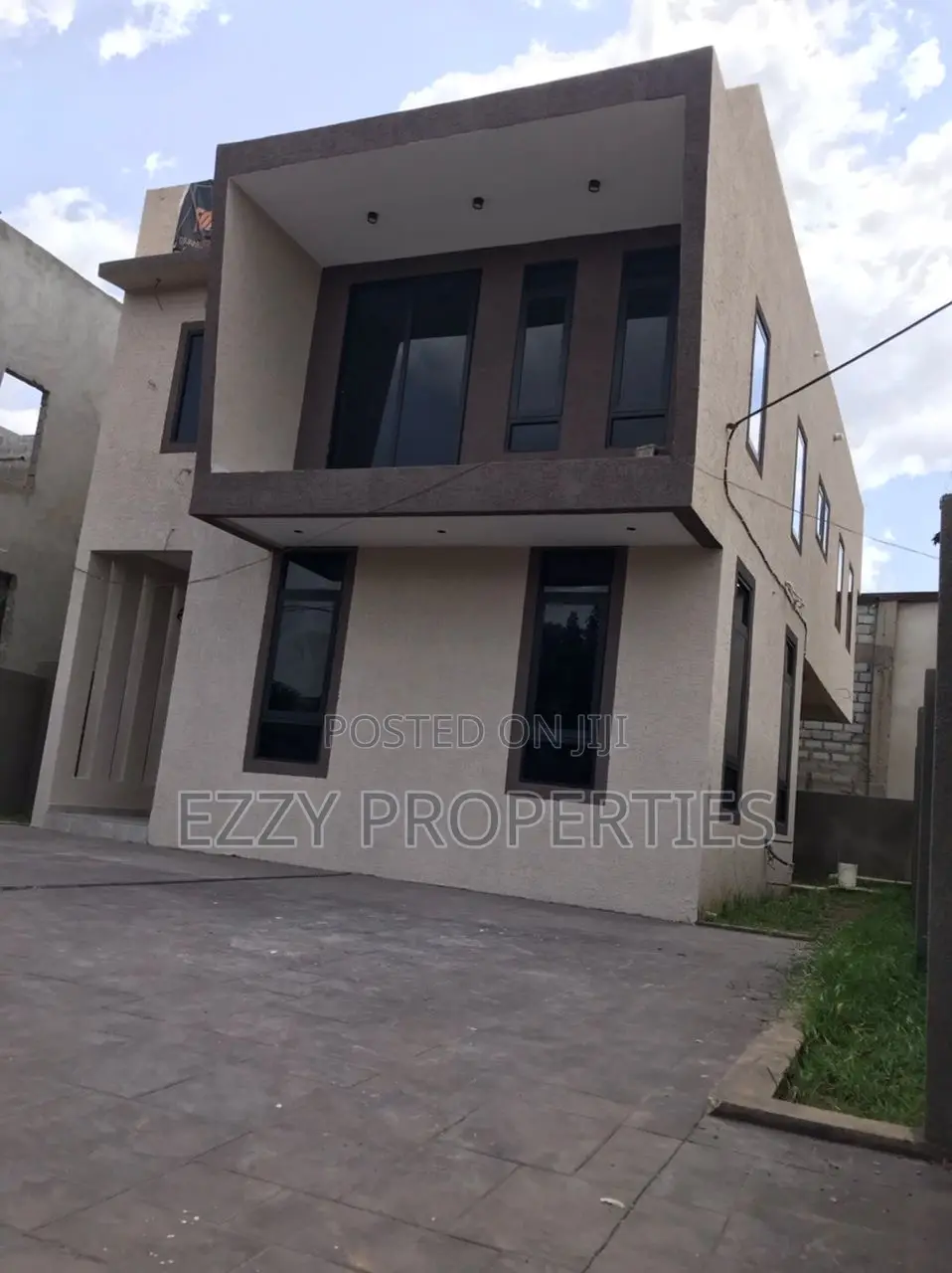 3bdrm Duplex in East Legon Hills for sale in Ga East Municipal