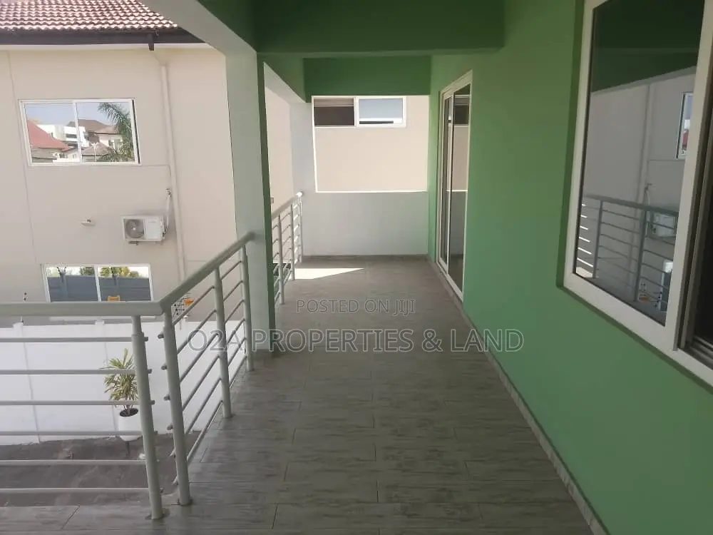 4bdrm House in Mayfair Gardens, for sale in Airport Residential Area