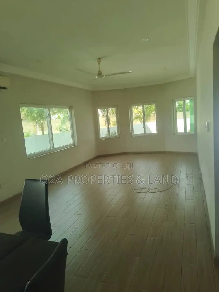 4bdrm House in Mayfair Gardens, for sale in Airport Residential Area