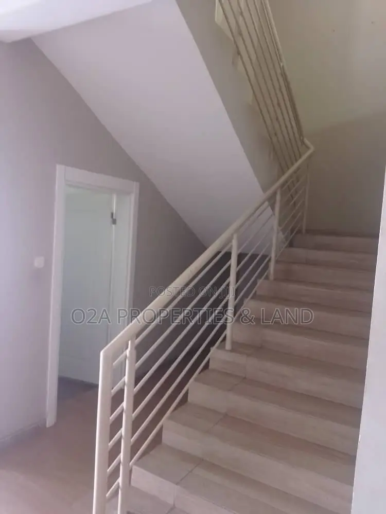 4bdrm House in Mayfair Gardens, for sale in Airport Residential Area