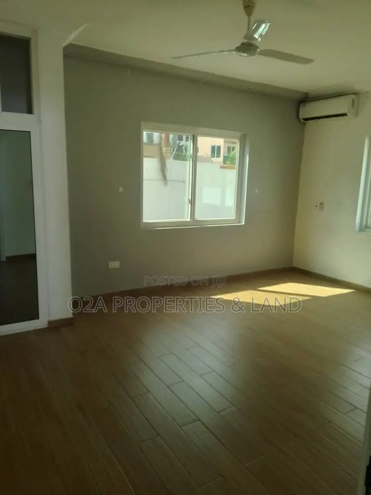 4bdrm House in Mayfair Gardens, for sale in Airport Residential Area