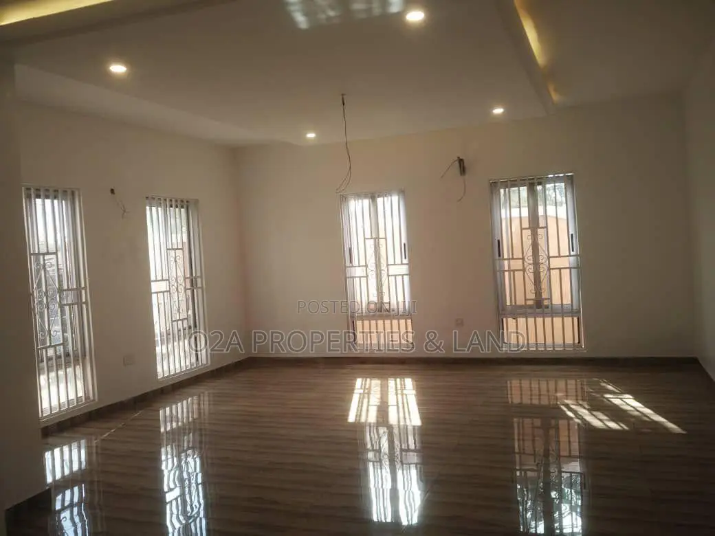 7bdrm House in Tema Community 25, Sakumono for sale in Sakumono