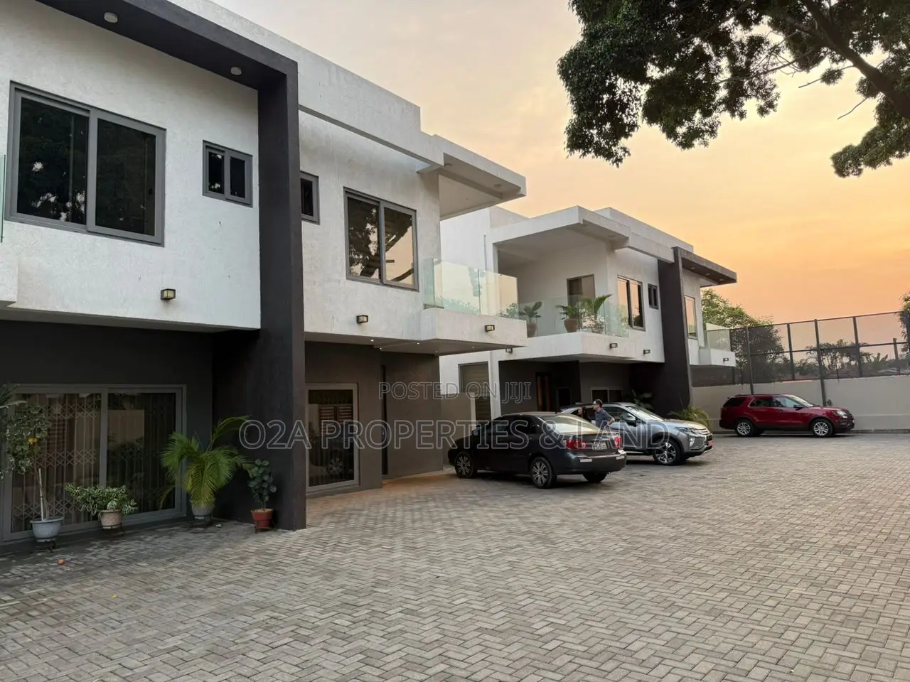 3bdrm Townhouse / Terrace in Labone for rent in Labone Junction