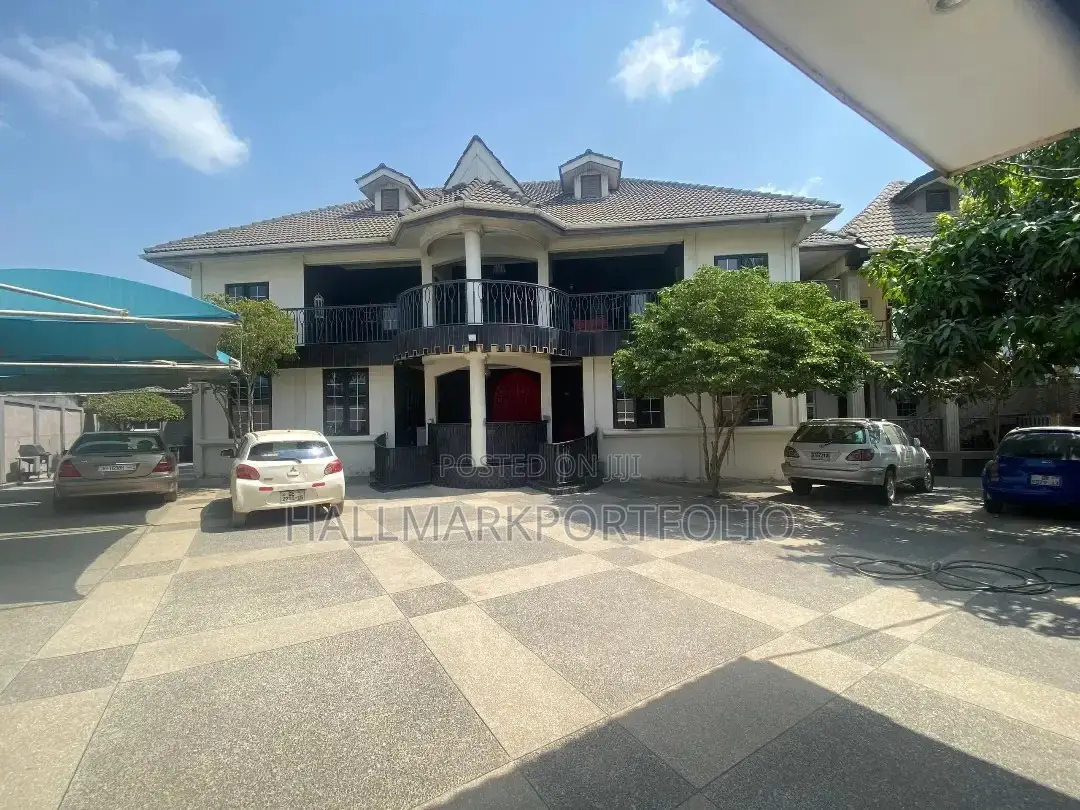9bdrm House in Amasaman Doboro for sale in Amasaman