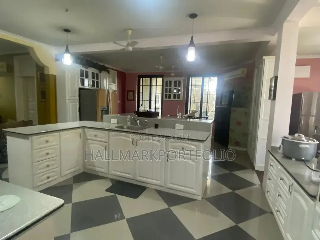 9bdrm House in Amasaman Doboro for sale in Amasaman
