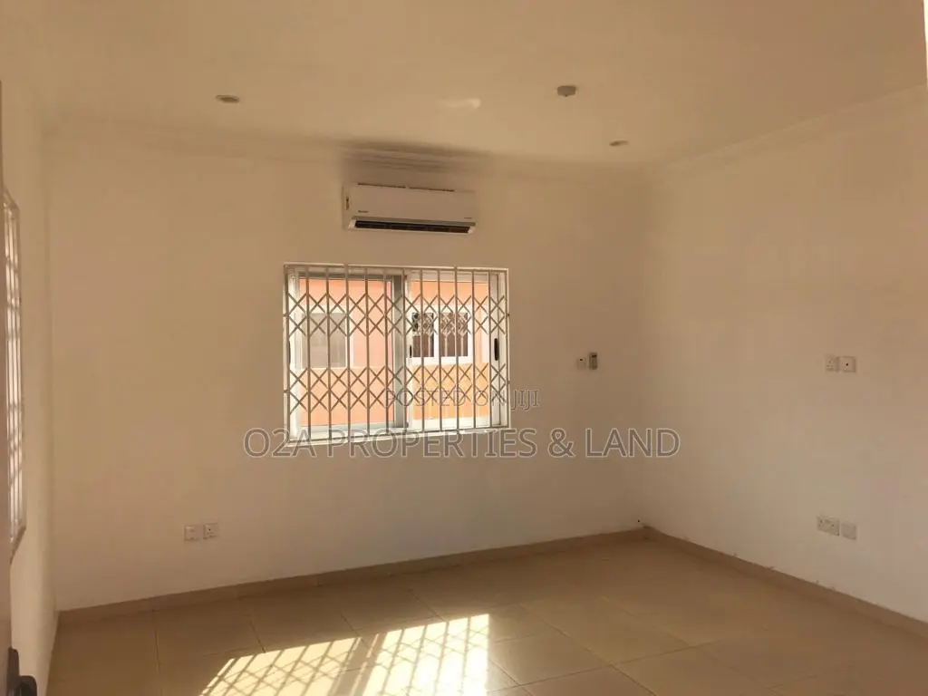 3bdrm House in Community 25, Inside, Sakumono for sale in Sakumono