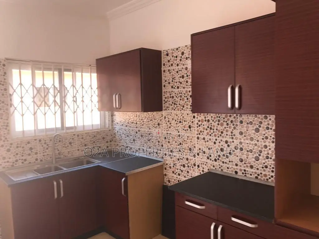 3bdrm House in Community 25, Inside, Sakumono for sale in Sakumono