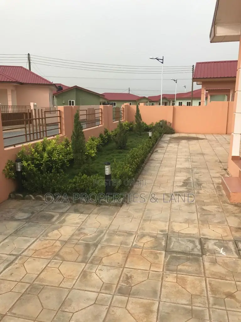 3bdrm House in Community 25, Inside, Sakumono for sale in Sakumono