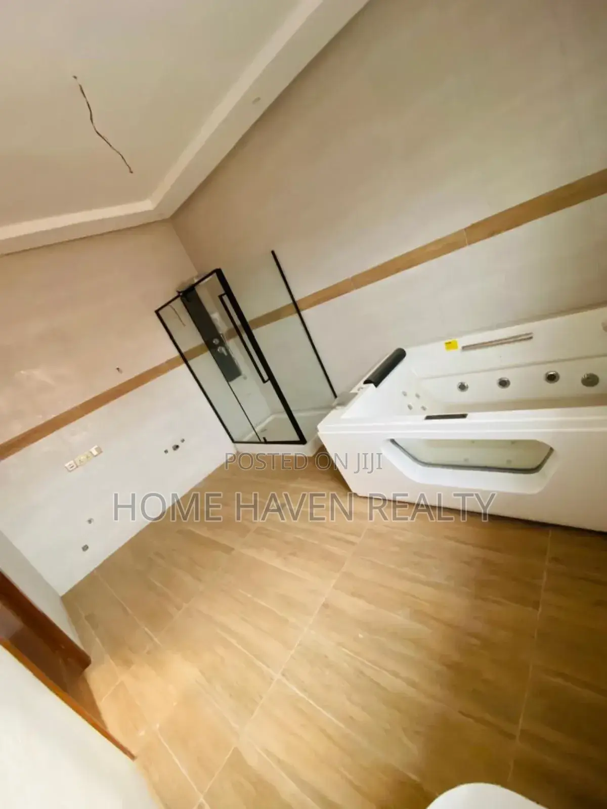 5bdrm House in Westland for sale in West Legon