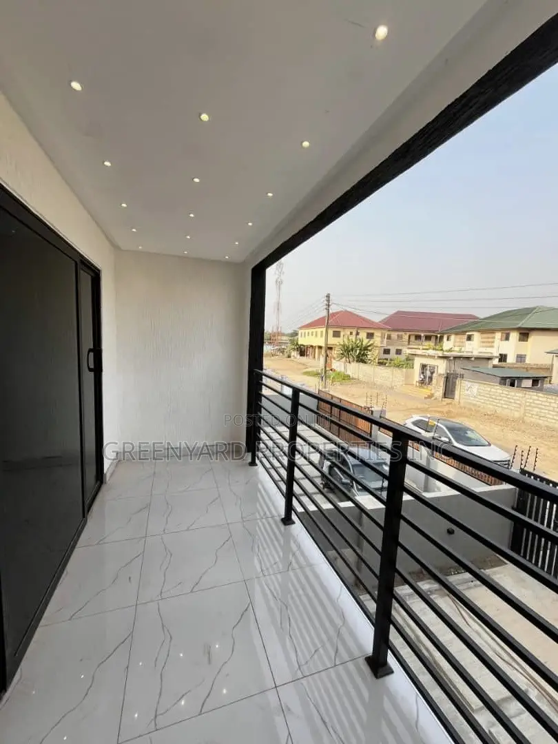 3bdrm Duplex in Pokuase for sale in Pokuase