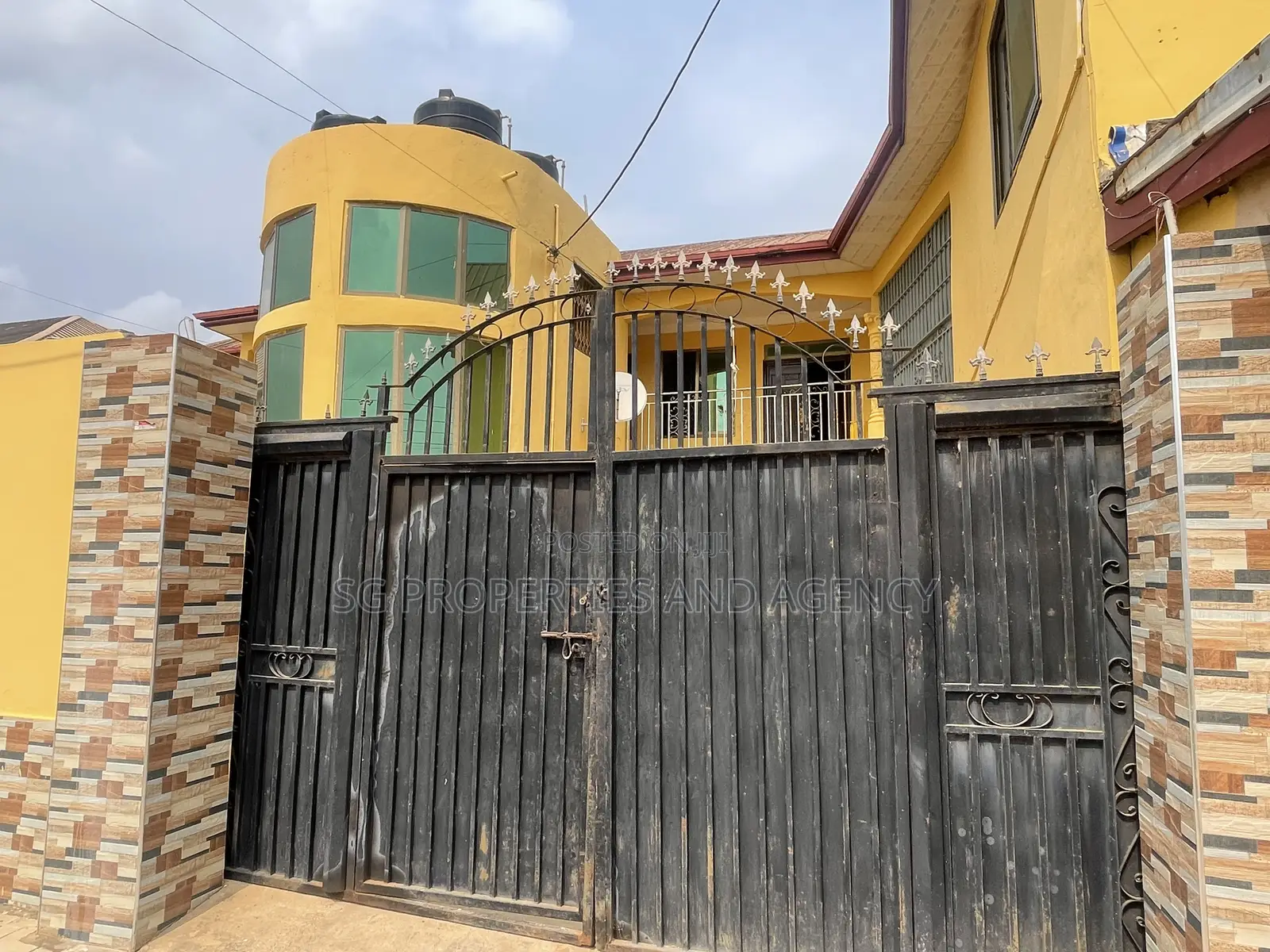 3bdrm Apartment in Lashibi, Spintex for rent in Spintex