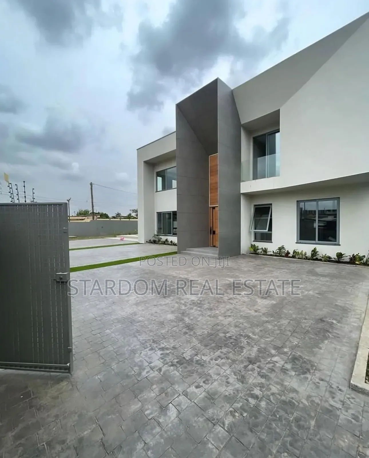 4bdrm Duplex in Lagos Avenue, East Legon for sale in East Legon