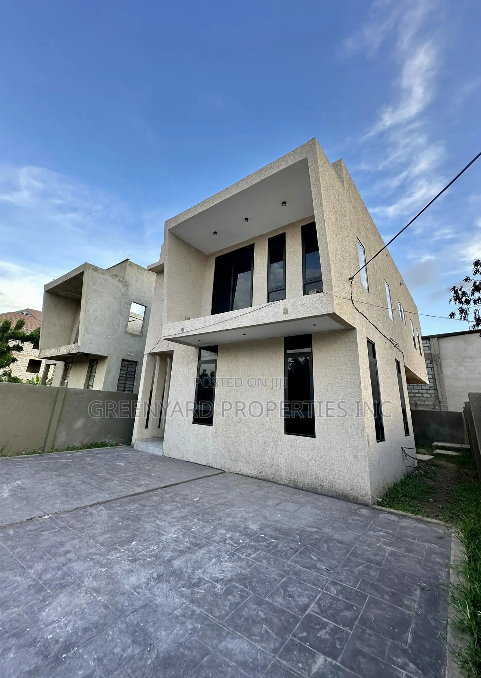 3bdrm Duplex in East Legon Hills for sale in East Legon