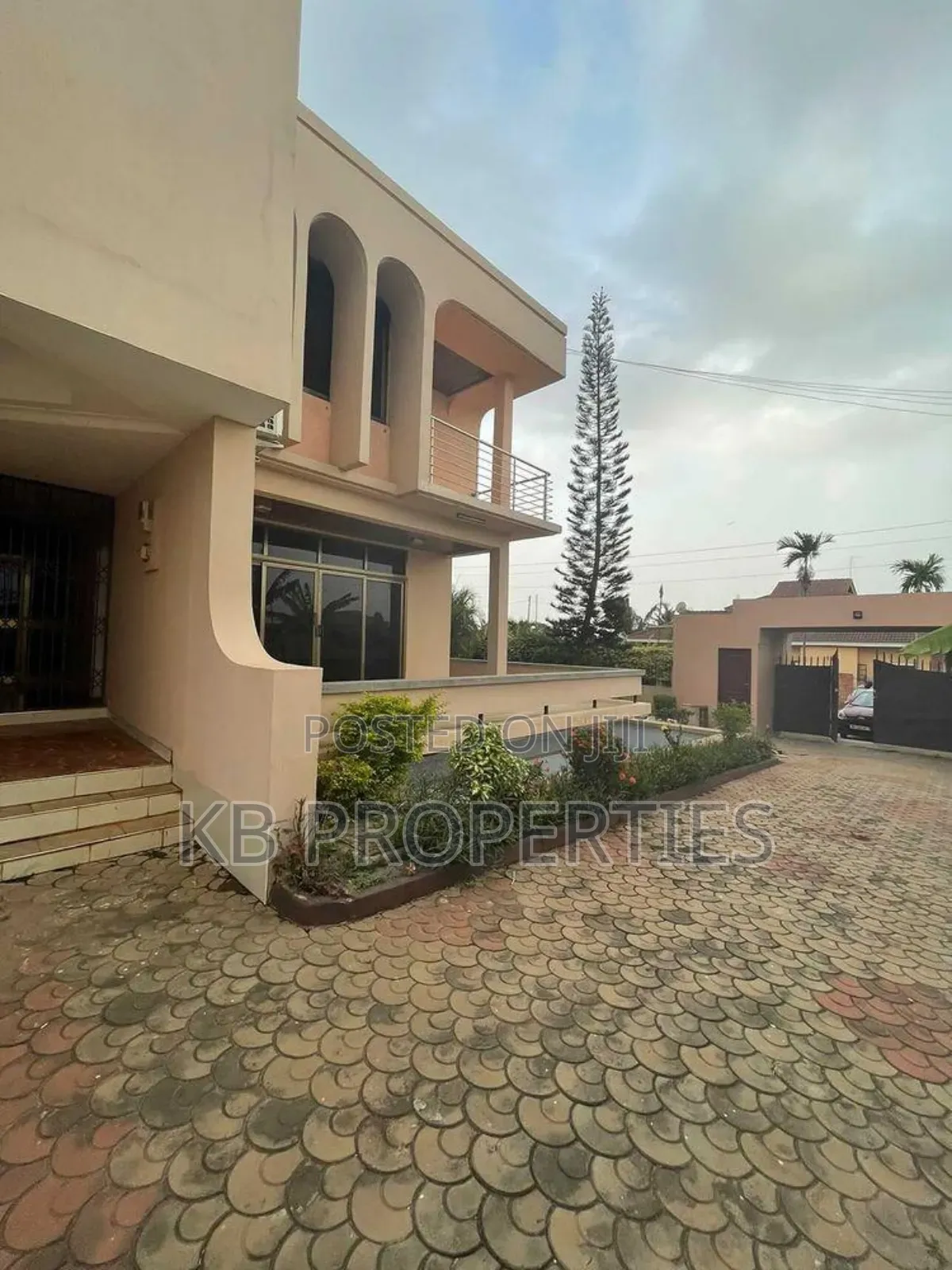 Furnished 5bdrm Duplex in Kb Properties, Spintex for rent in Spintex