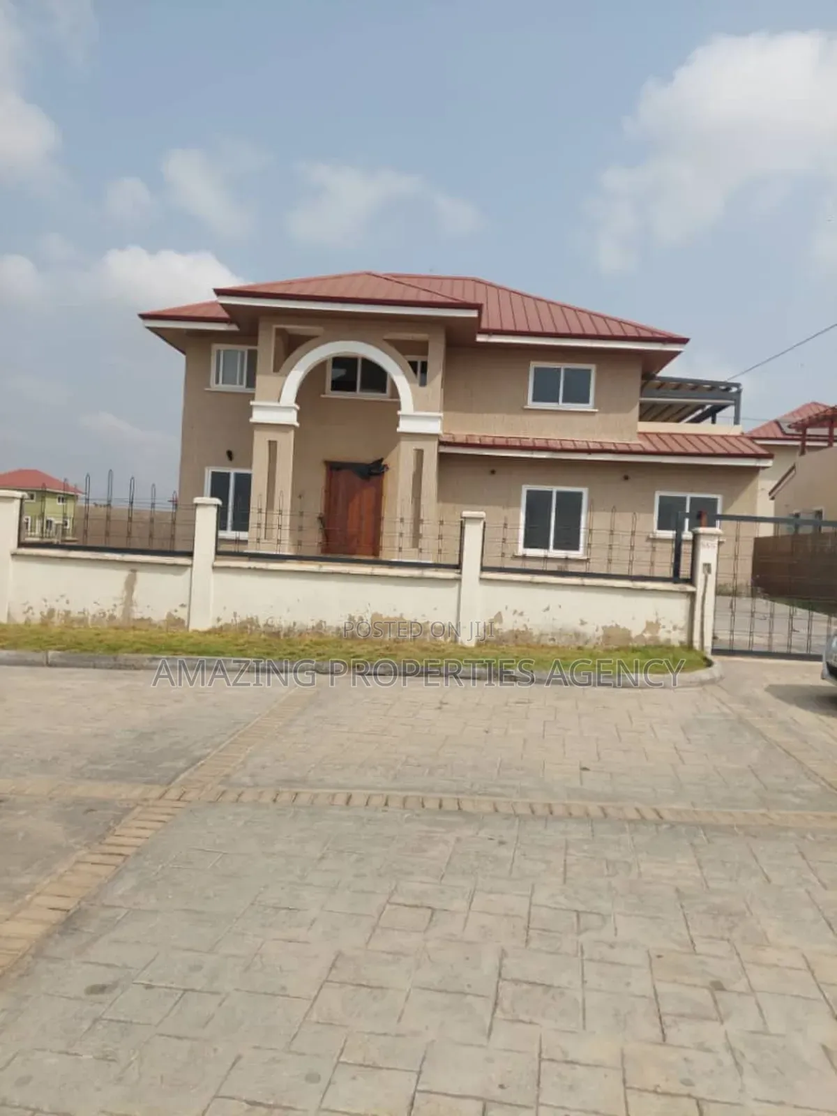 4bdrm Mansion in Adjiriganor for sale in Adjiriganor