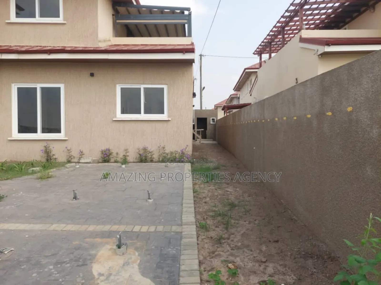 4bdrm Mansion in Adjiriganor for sale in Adjiriganor