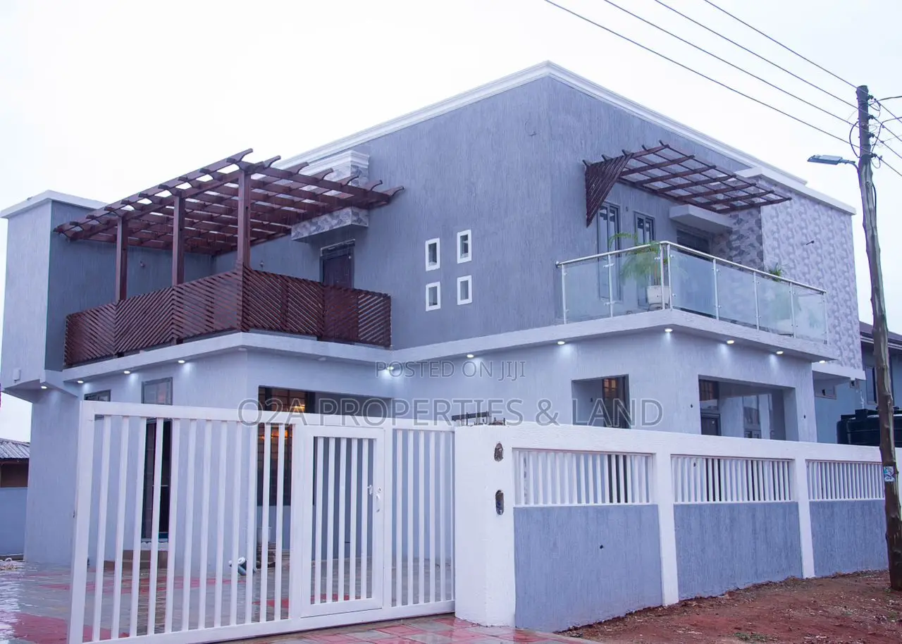 4bdrm House in Oyarifa, Ghana Flag for sale in Ghana Flag