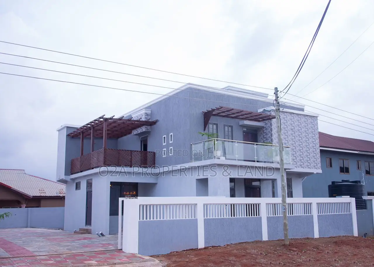 4bdrm House in Oyarifa, Ghana Flag for sale in Ghana Flag