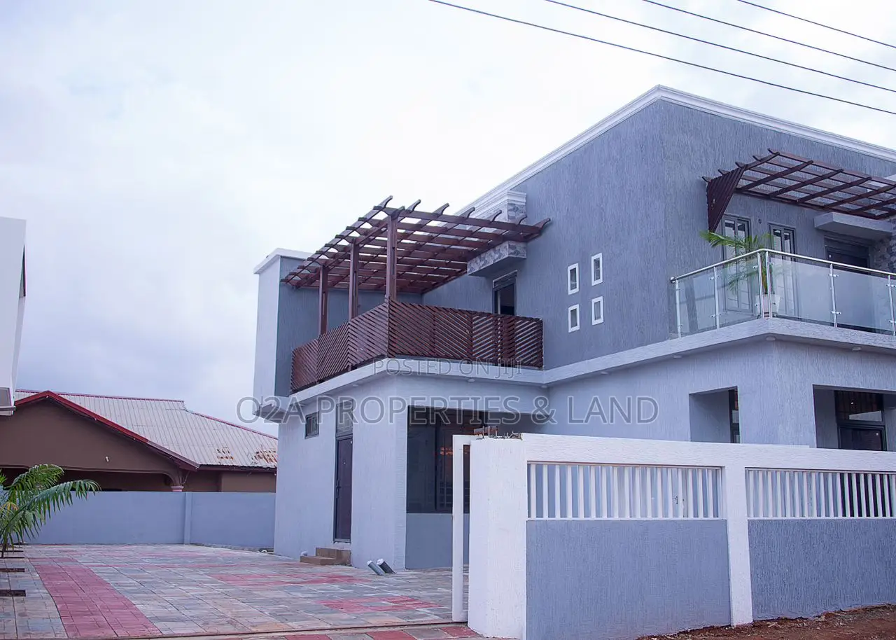 4bdrm House in Oyarifa, Ghana Flag for sale in Ghana Flag