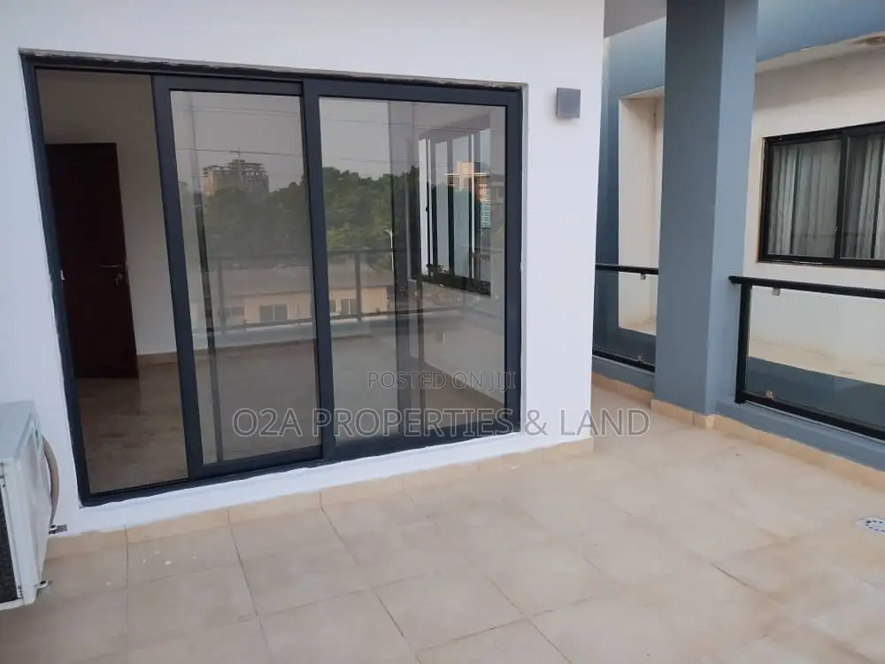 5bdrm House in Dzorwulu With Plant for rent in Dzorwulu