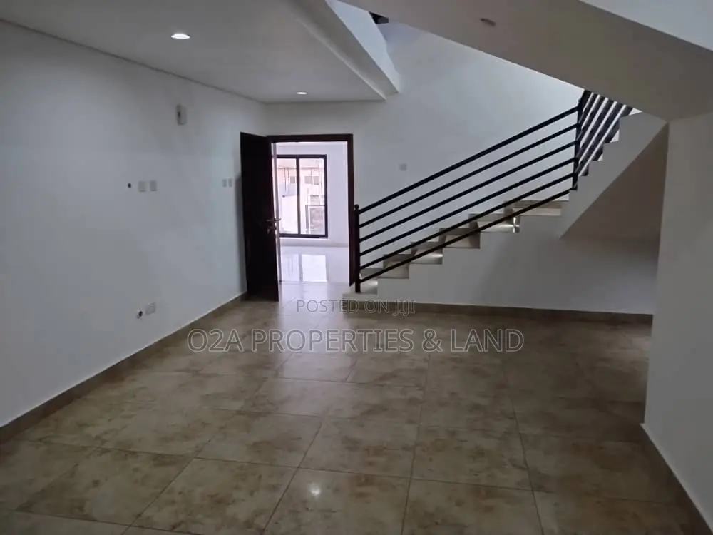5bdrm House in Dzorwulu With Plant for rent in Dzorwulu