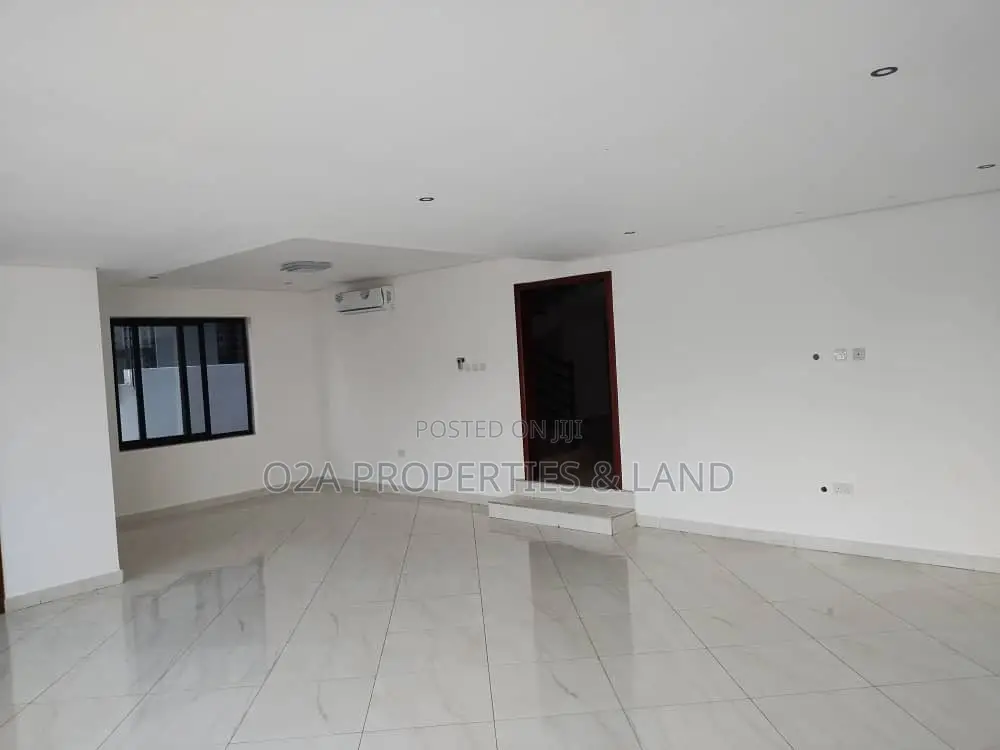5bdrm House in Dzorwulu With Plant for rent in Dzorwulu