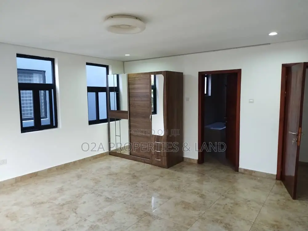 5bdrm House in Dzorwulu With Plant for rent in Dzorwulu