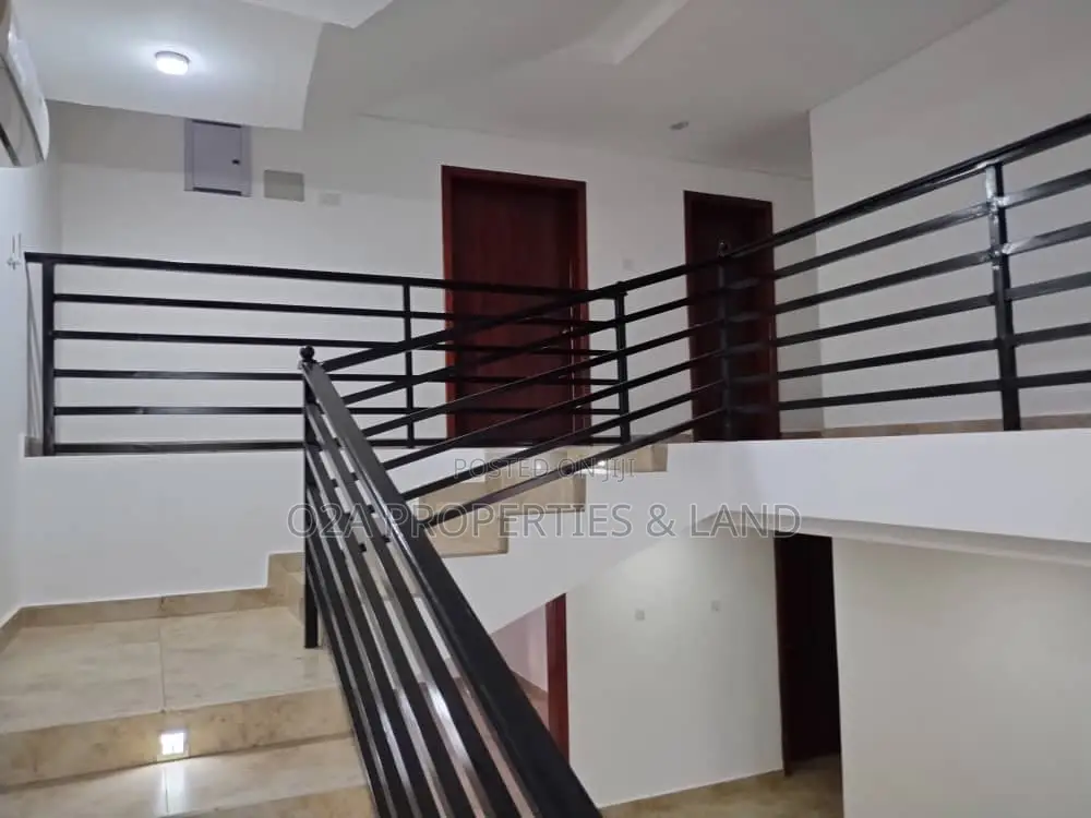 5bdrm House in Dzorwulu With Plant for rent in Dzorwulu