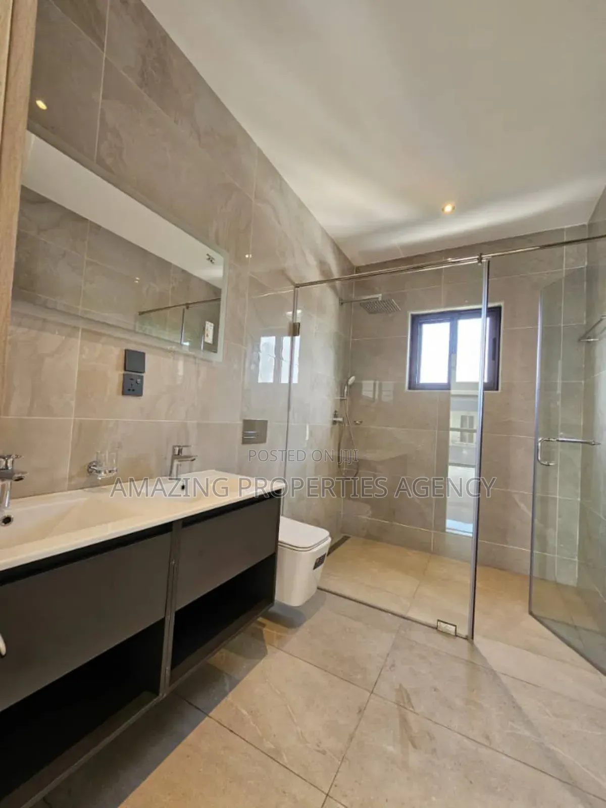 4bdrm Townhouse/Terrace in Cantonments for sale in Cantonments