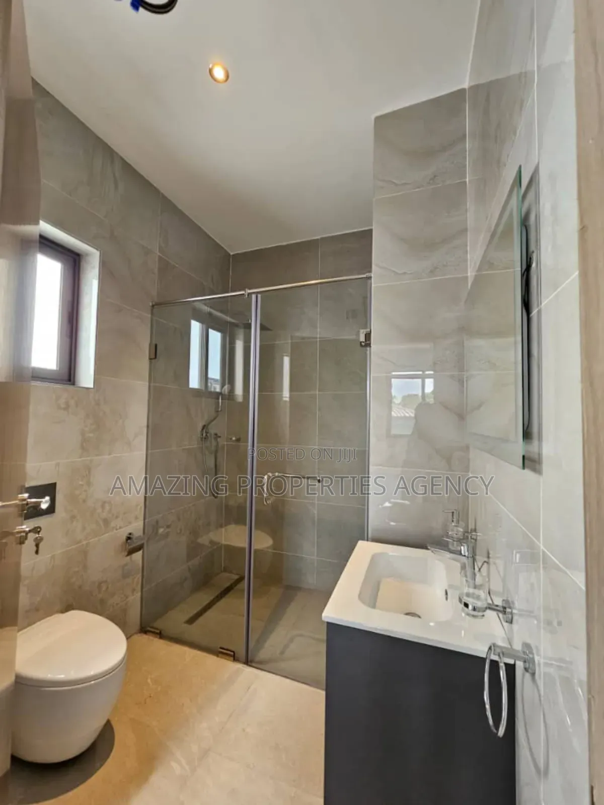 4bdrm Townhouse/Terrace in Cantonments for sale in Cantonments