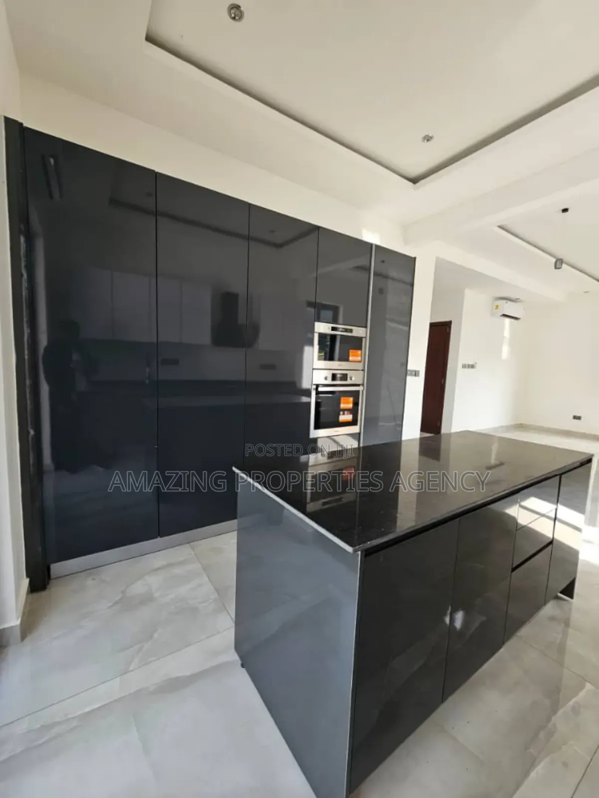 4bdrm Townhouse/Terrace in Cantonments for sale in Cantonments