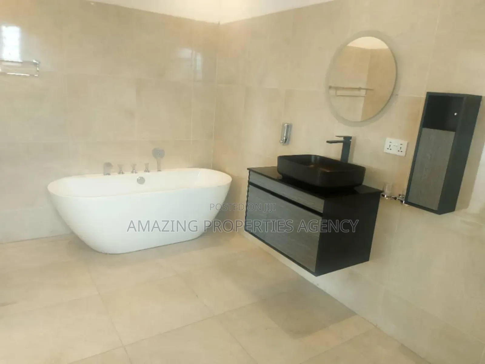 4bdrm Townhouse/Terrace in Cantonments for sale in Cantonments