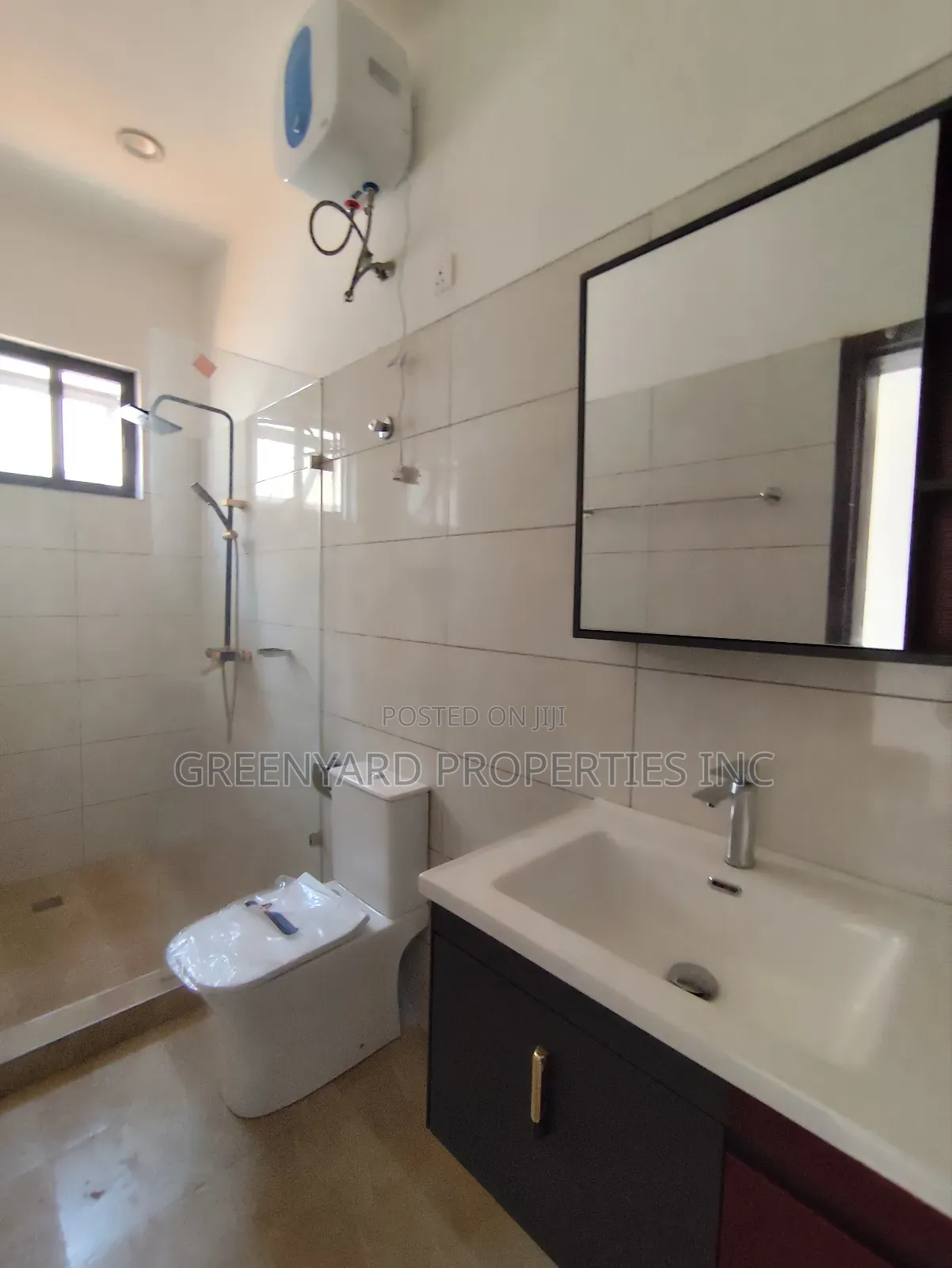 3bdrm Duplex in School Junction, Ashaley Botwe for sale in Ashaley Botwe