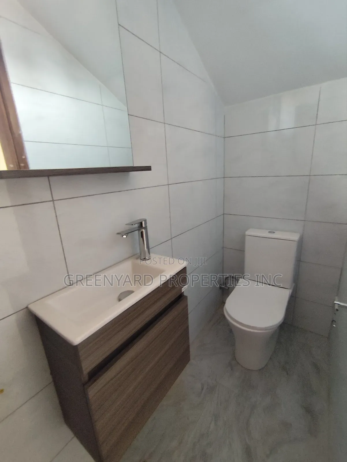 3bdrm Duplex in School Junction, Ashaley Botwe for sale in Ashaley Botwe