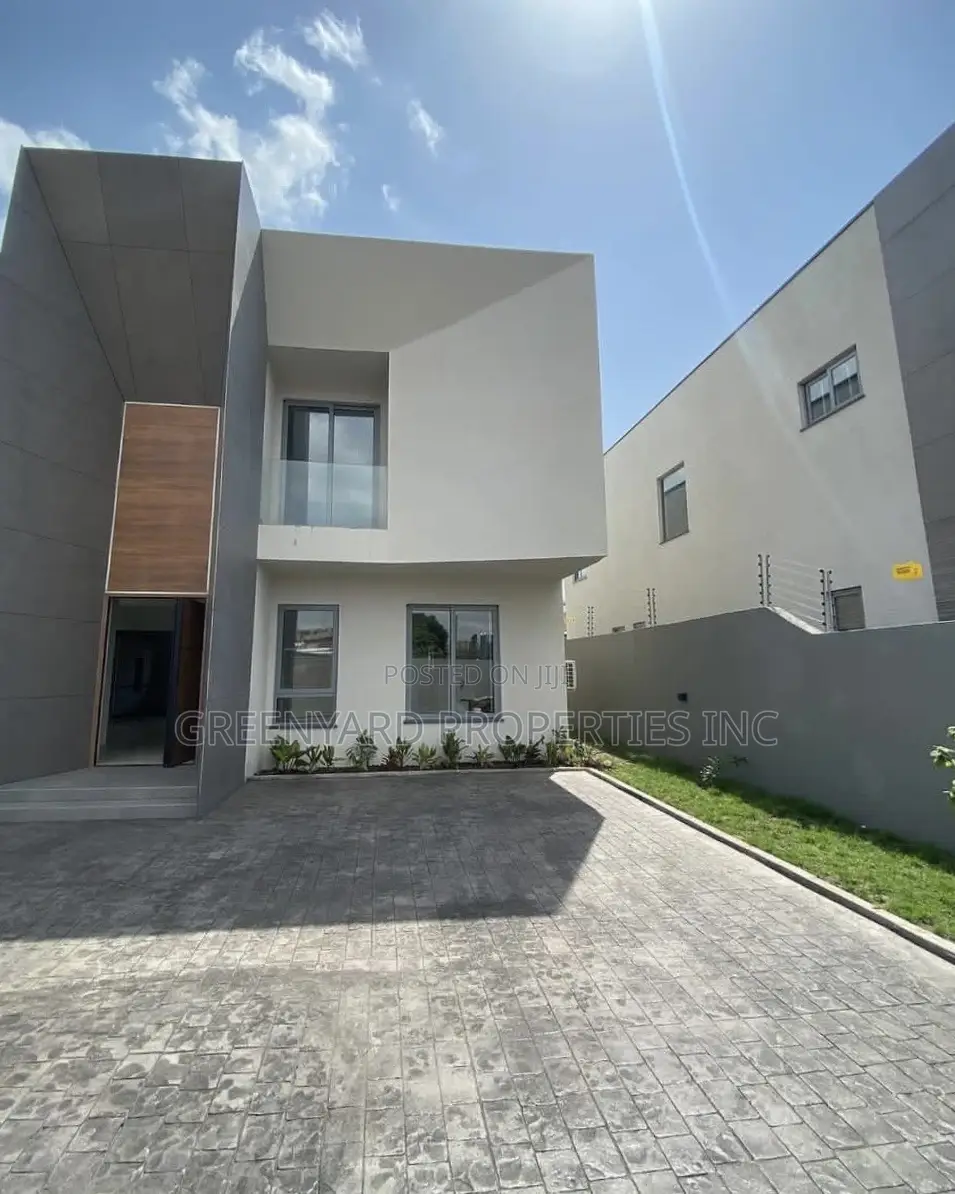 4bdrm Mansion in East Legon for sale in East Legon