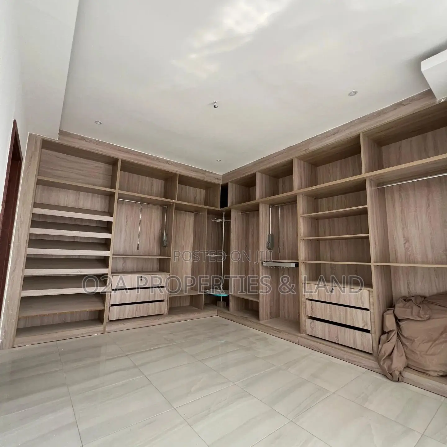 9bdrm House in Trasacco West, Ghana Link Area for sale in Ghana Link Area
