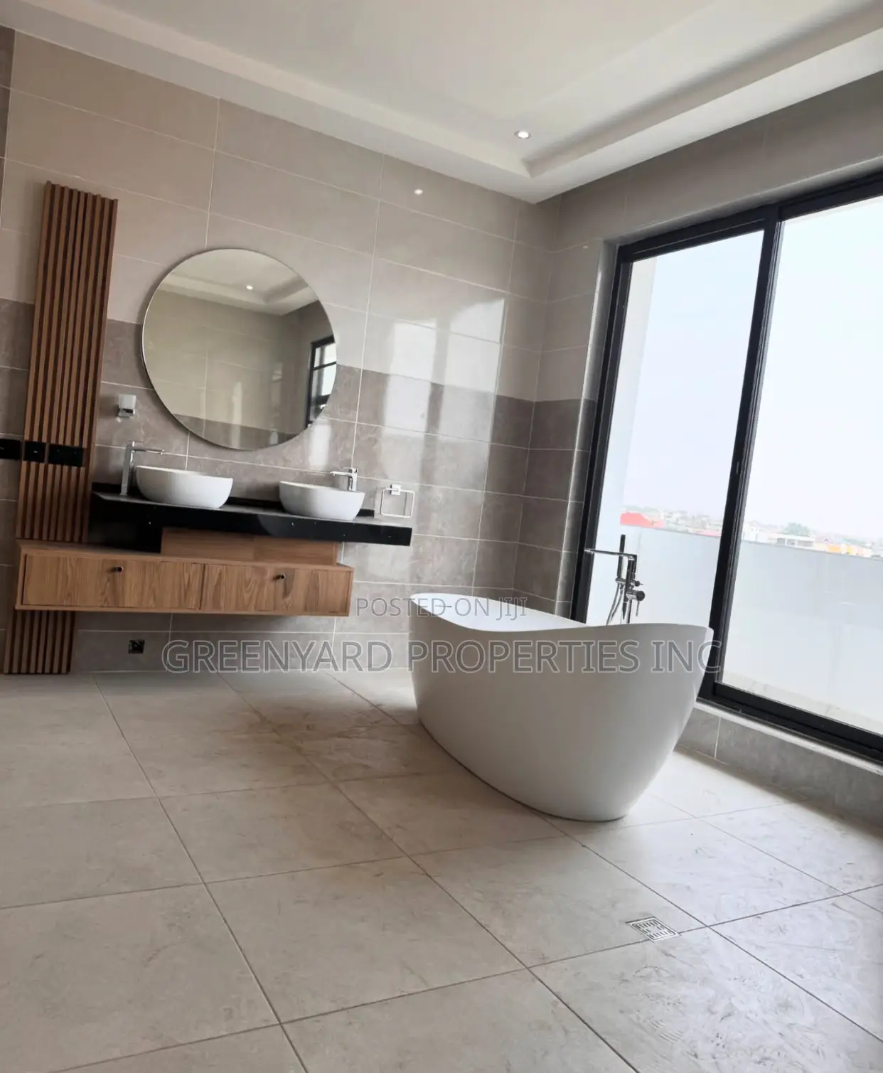 4bdrm Duplex in A&C, East Legon for sale in East Legon