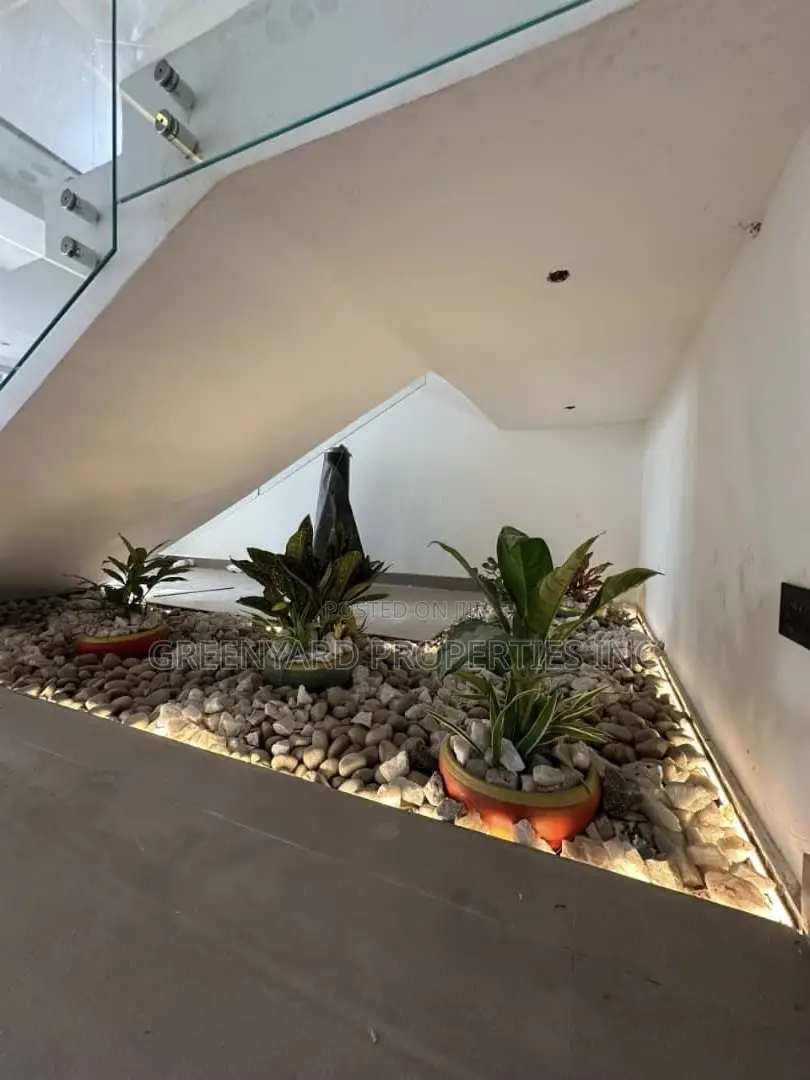 4bdrm Duplex in Lakeside, Ashaley Botwe for sale in Ashaley Botwe