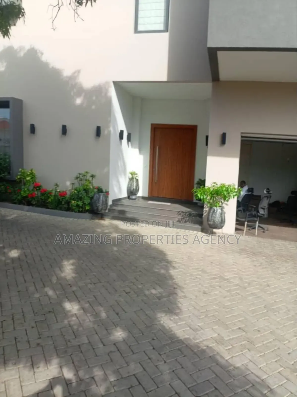 Furnished 4bdrm House in Labone for rent in Labone