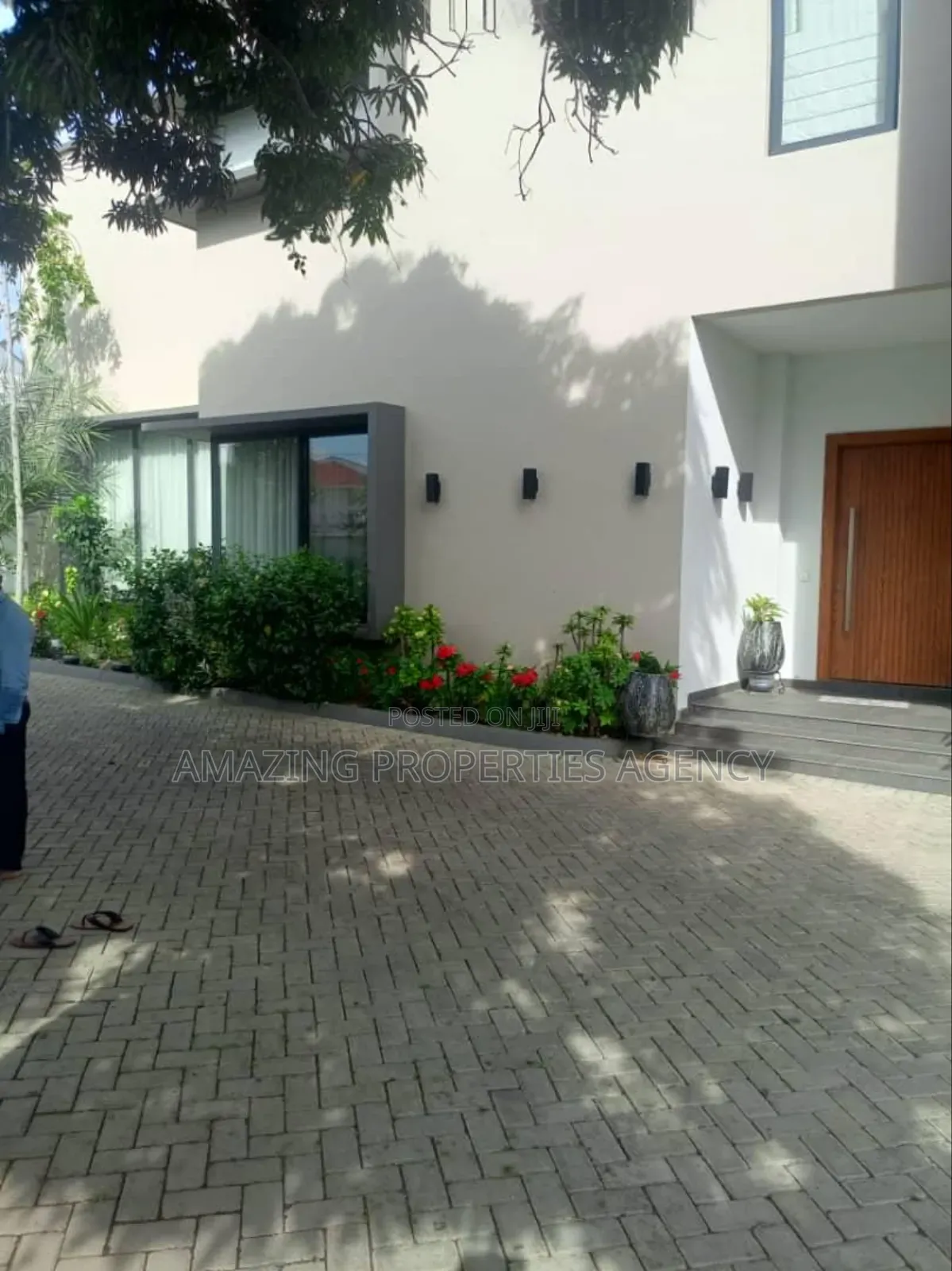 Furnished 4bdrm House in Labone for rent in Labone