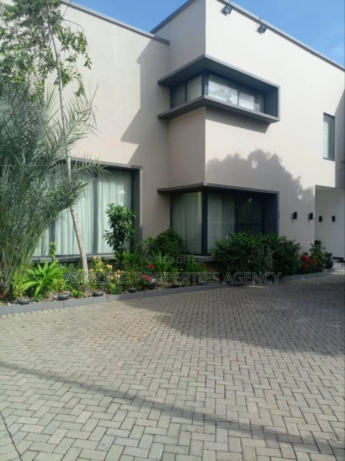 Furnished 4bdrm House in Labone for rent in Labone