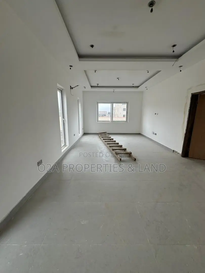 4bdrm House in East Airport (3 Mins for sale in Airport Residential Area