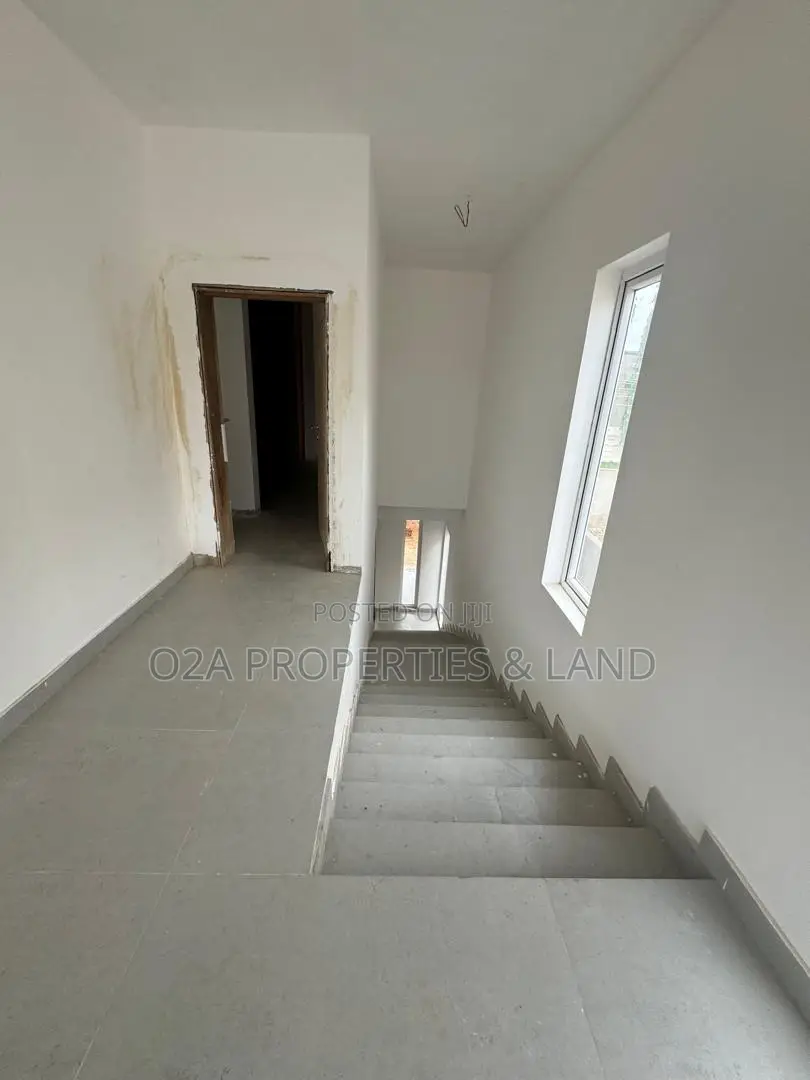4bdrm House in East Airport (3 Mins for sale in Airport Residential Area